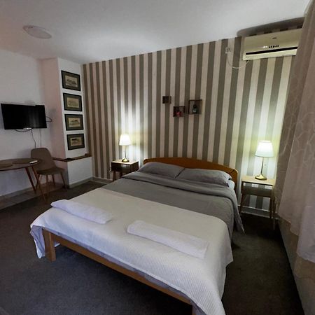 Holiday Belgrad Exterior foto